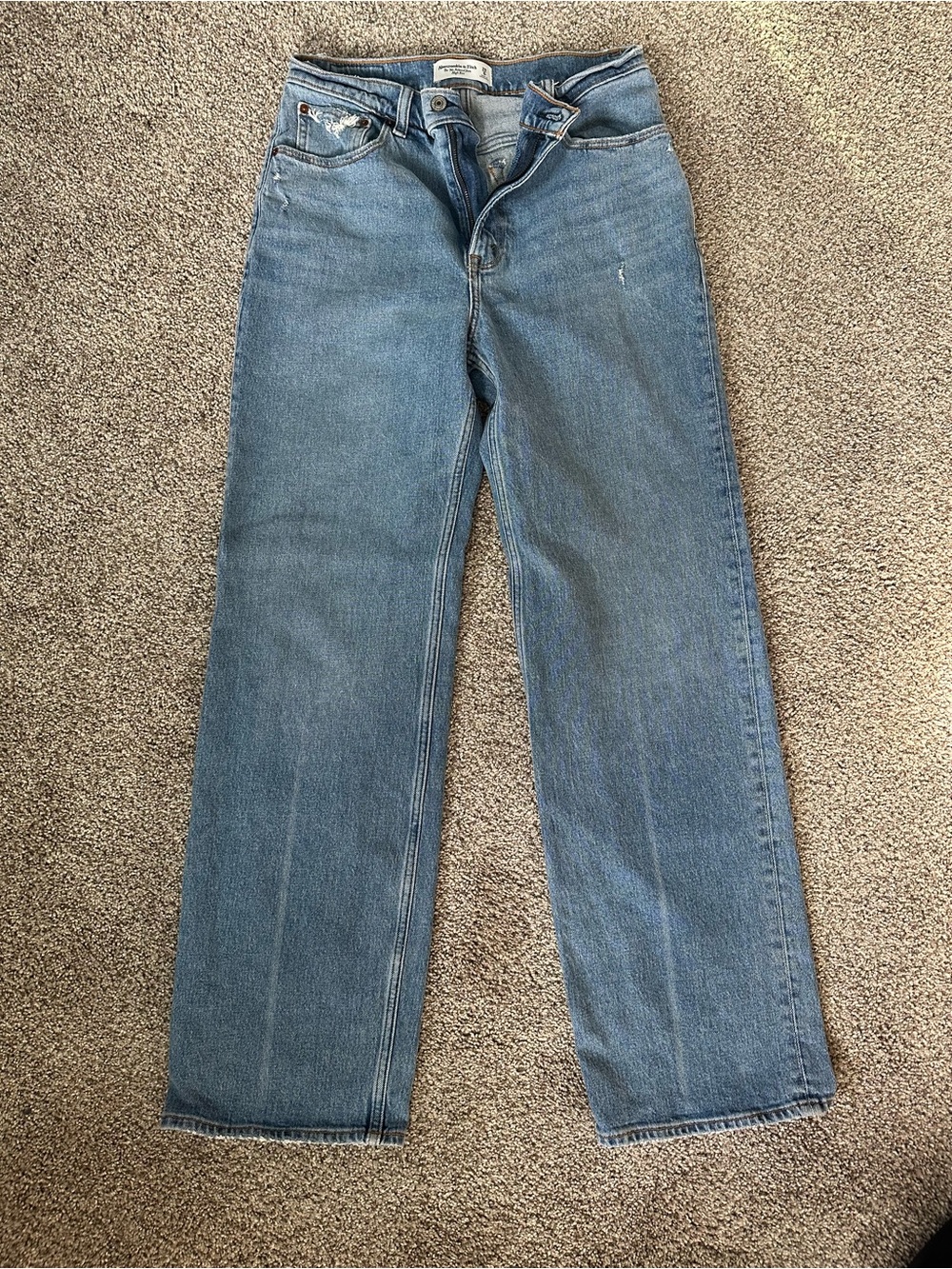 Abercrombie & Fitch The 90’s Relaxed Jean High-Rise